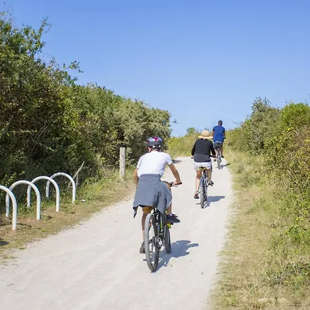 Holiday home Grande Maison Familiale - 15 Pers - A 800 M De La - Fr-1-788-94 Merville-Franceville-Plage